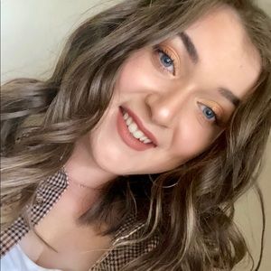 Meet your Posher, Lara